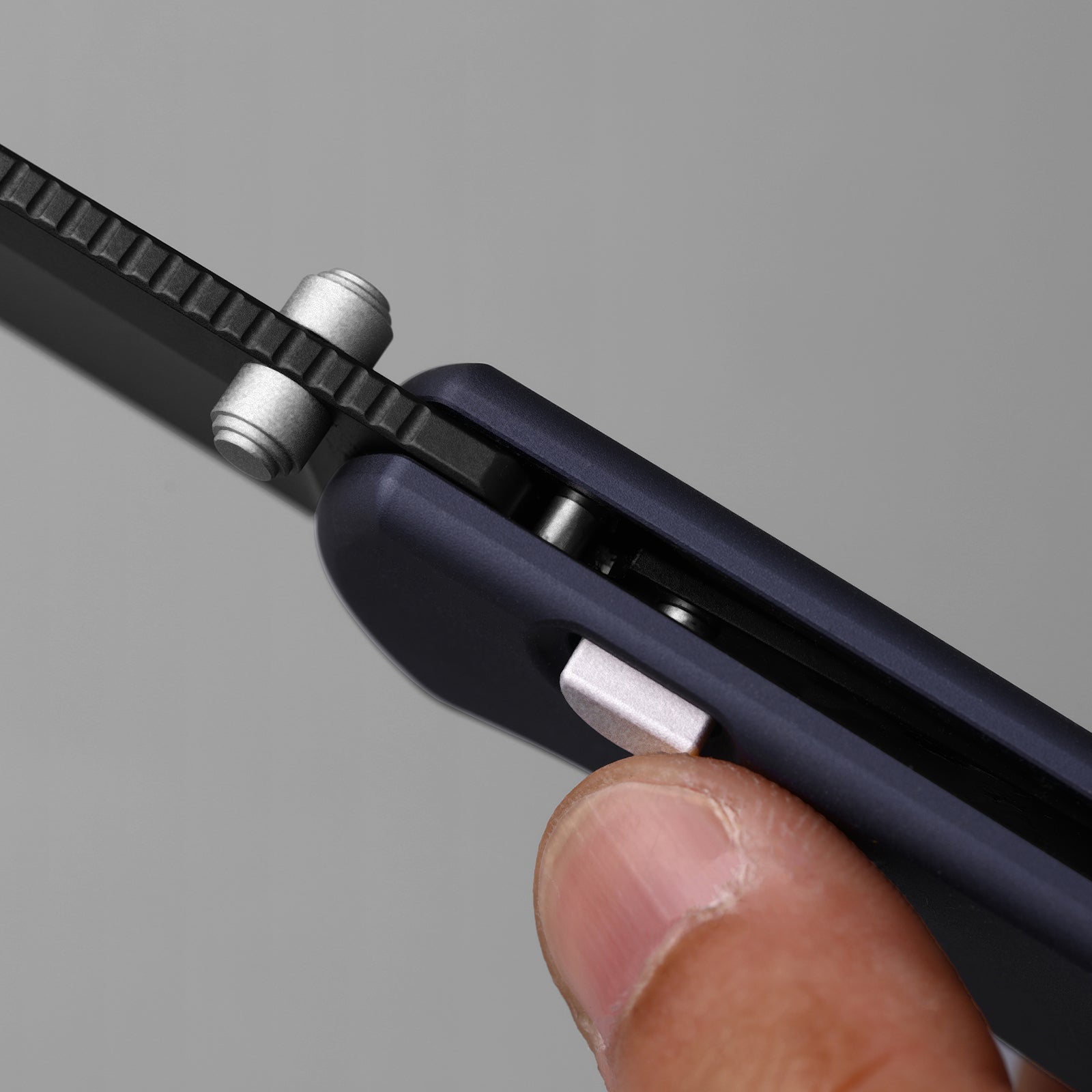 Drop Bear® Zero | Kizer Button Liner Lock™ | M390 + DLC Ultra + Hollow Grind | Alumium | KizerB™ 3619BDA2