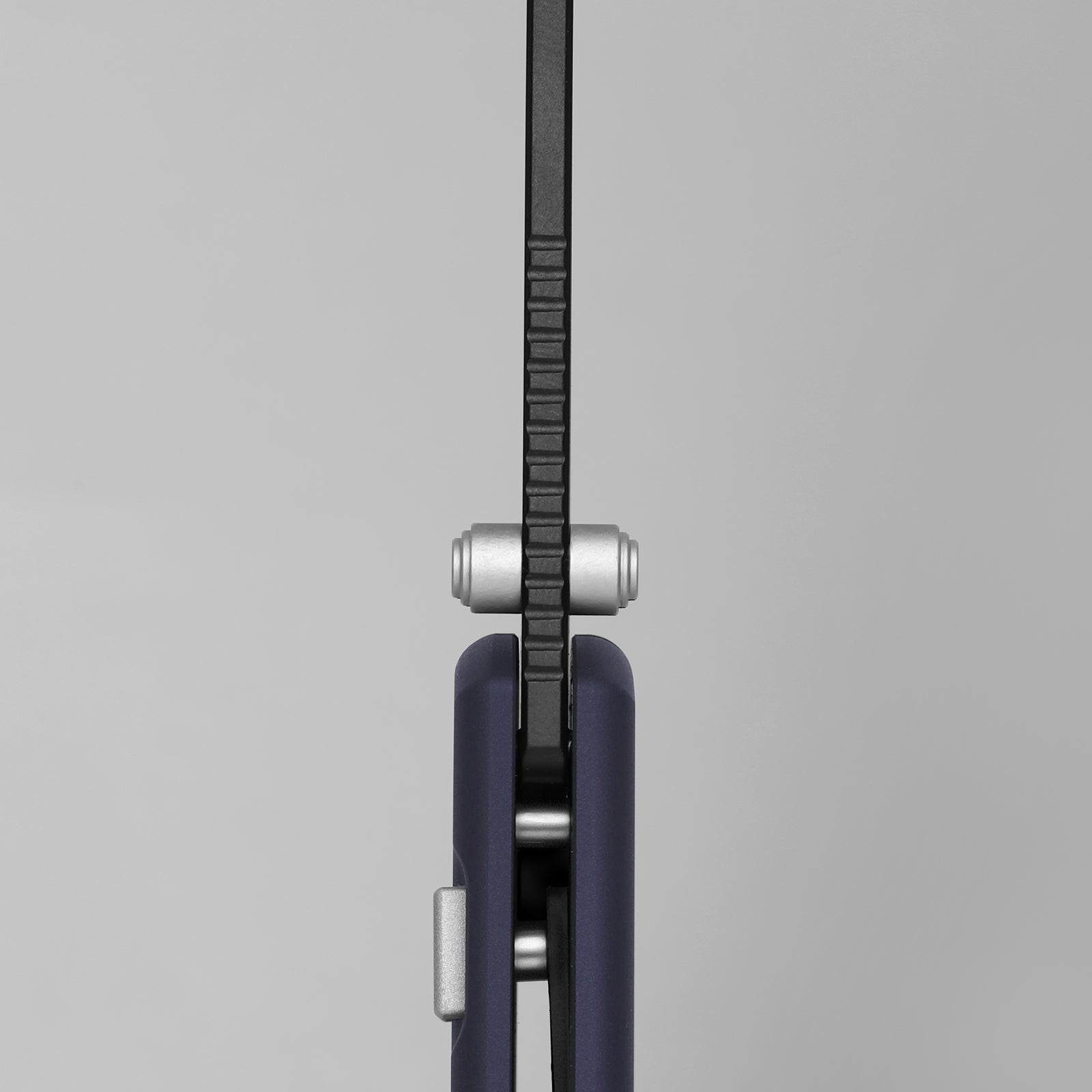 Drop Bear® Zero | Kizer Button Liner Lock™ | M390 + DLC Ultra + Hollow Grind | Alumium | KizerB™ 3619BDA2