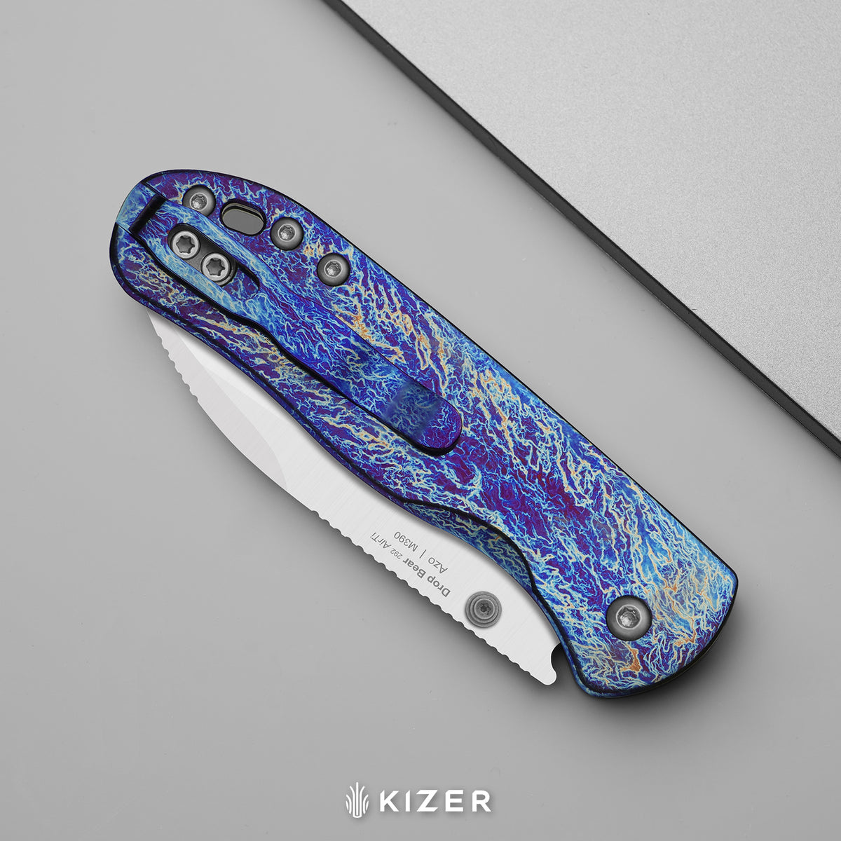 Drop Bear 292 AirTi | Kizer Button Liner Lock™ | M390 + Satin | Etched Pattern Aluminum | KizerB™ 3619.292BDK1 (Limited Release)