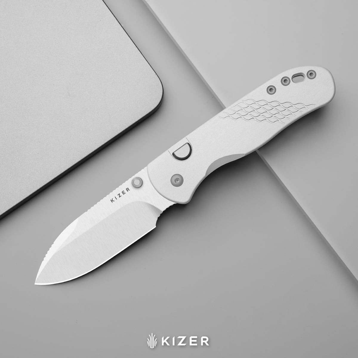 Drop Bear 292 AirTi | Kizer Button Liner Lock™ | M390 + Satin | Gray Milled Aluminum | KizerB™ 3619.292BD2