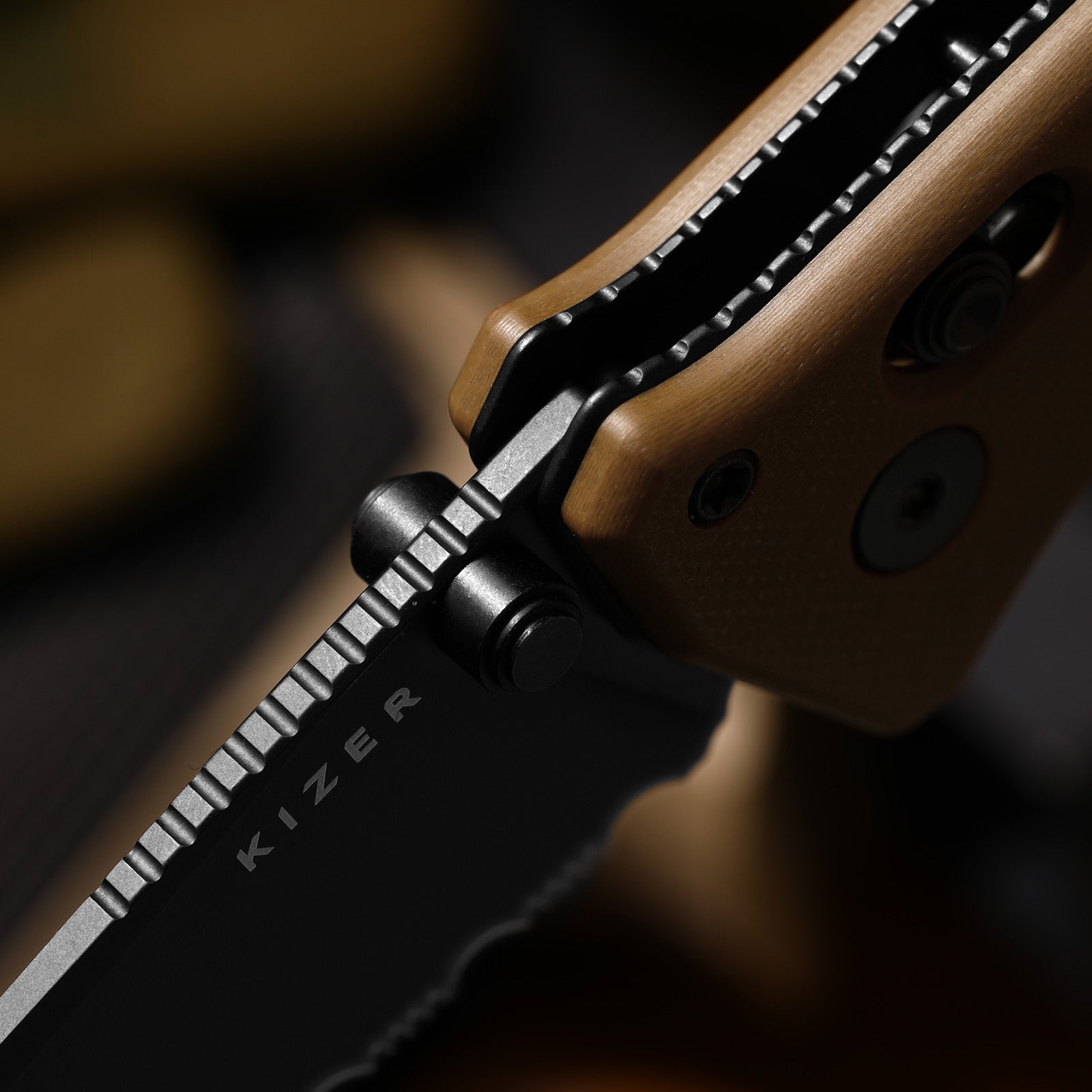 Aegis T | Kizer Clutch Lock™ | Tanto | Rescue Hook & Glass Breaker | KizerV™ 3774CTA2