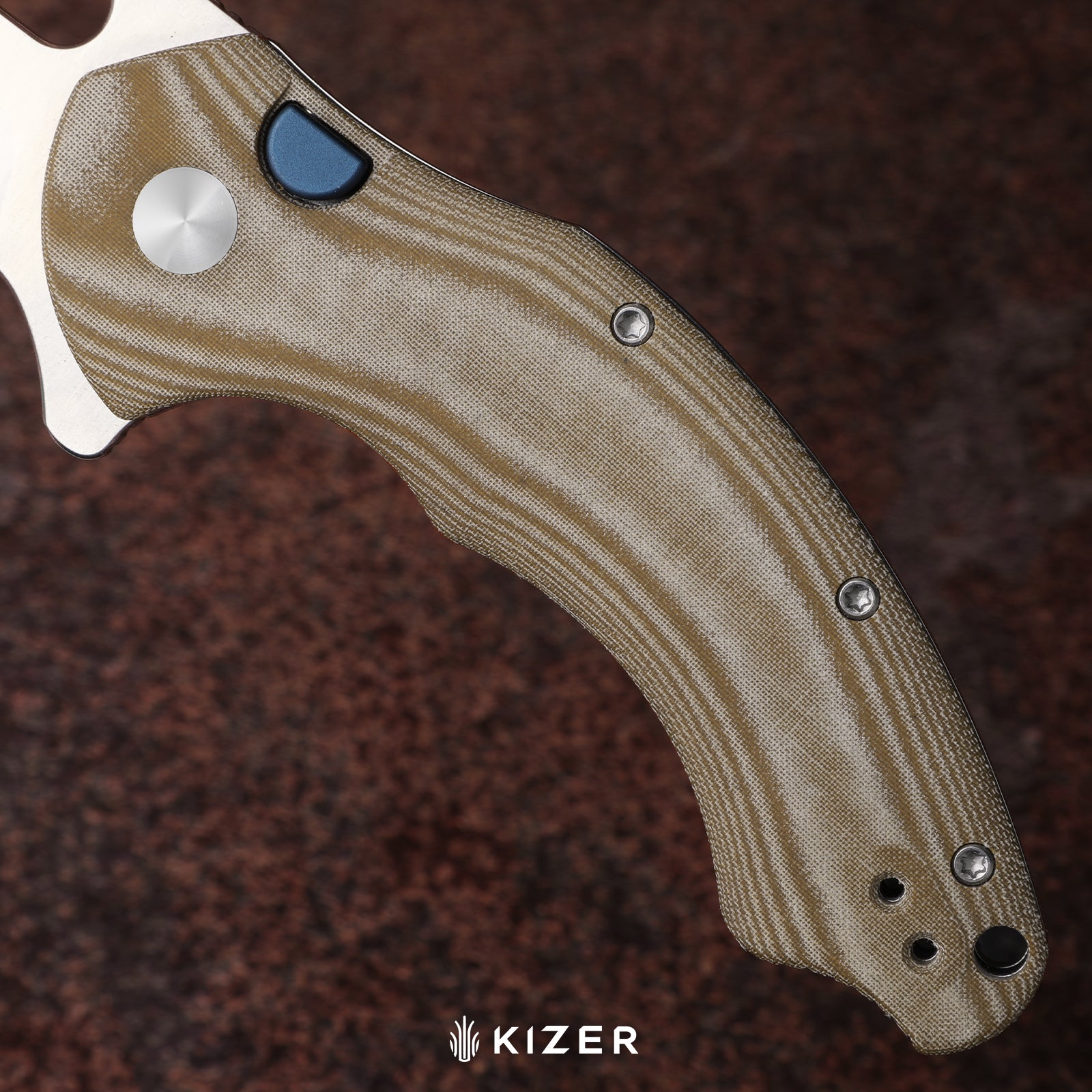 Roach XL | Kizer Button Liner Lock™ | 14C28N | Norplex UltreX™ Micarta | KizerV™ 4477BDA1