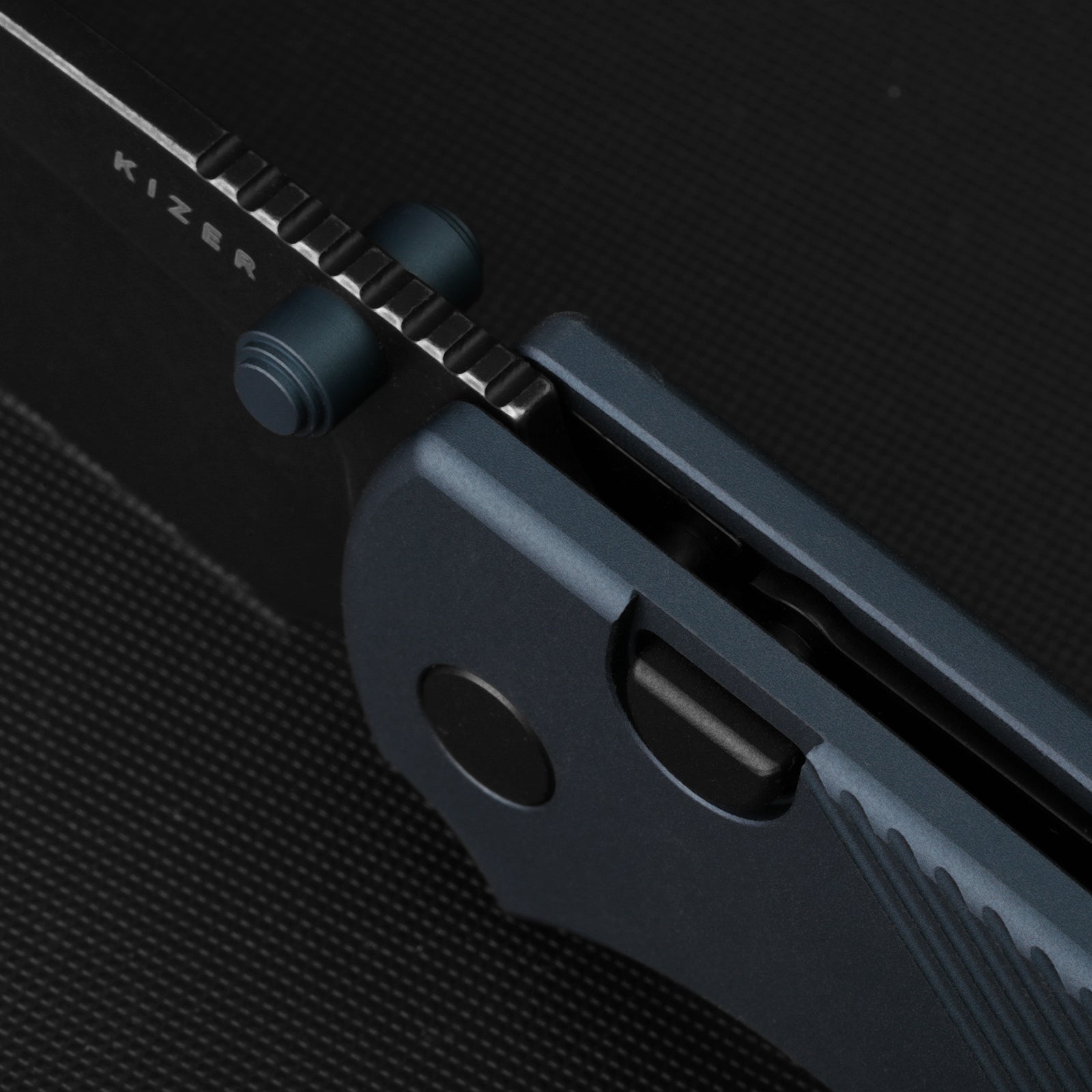 Glaux | Kizer Button Liner Lock™ | Norplex Ultrex™ Micarta | Satin | KizerV™ 3801A1