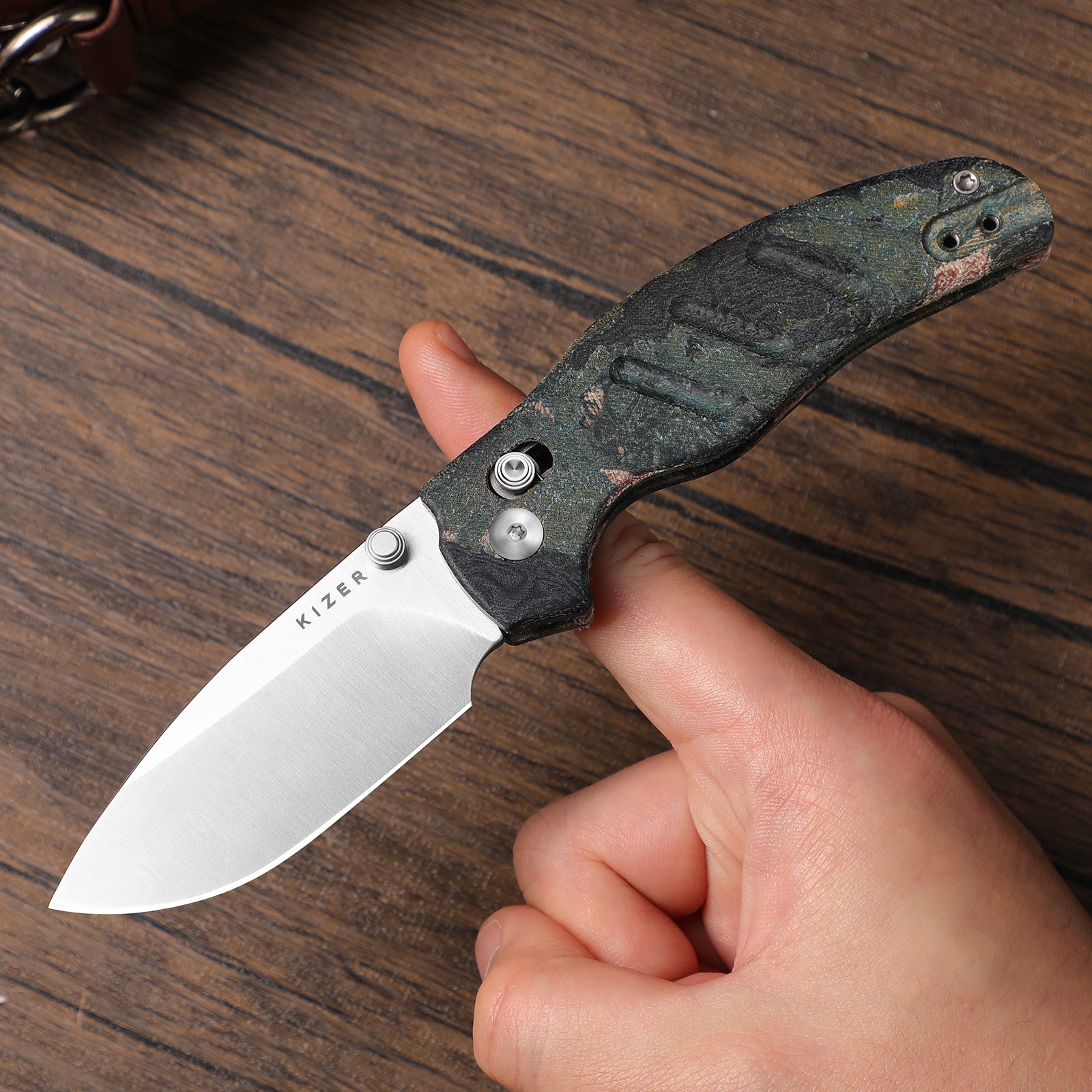 Sheepdog® C01C 2.9 CD | Current Micarta (Blue Burl Canvas) | Kizer Clutch Lock™ | Nitro-V | KizerV™ 3488.29CDA3