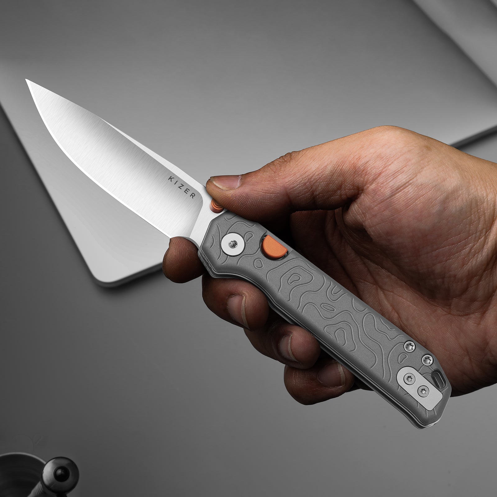 Begleiter 2.9 | Kizer Clutch Lock™ | Norplex UltreX™ Micarta | Damascus | KizerV™ 3458.2CDA2