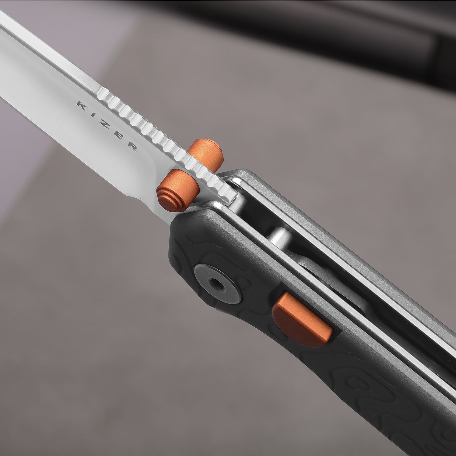 Begleiter 2.9 | Kizer Clutch Lock™ | Norplex UltreX™ Micarta | Damascus | KizerV™ 3458.2CDA2