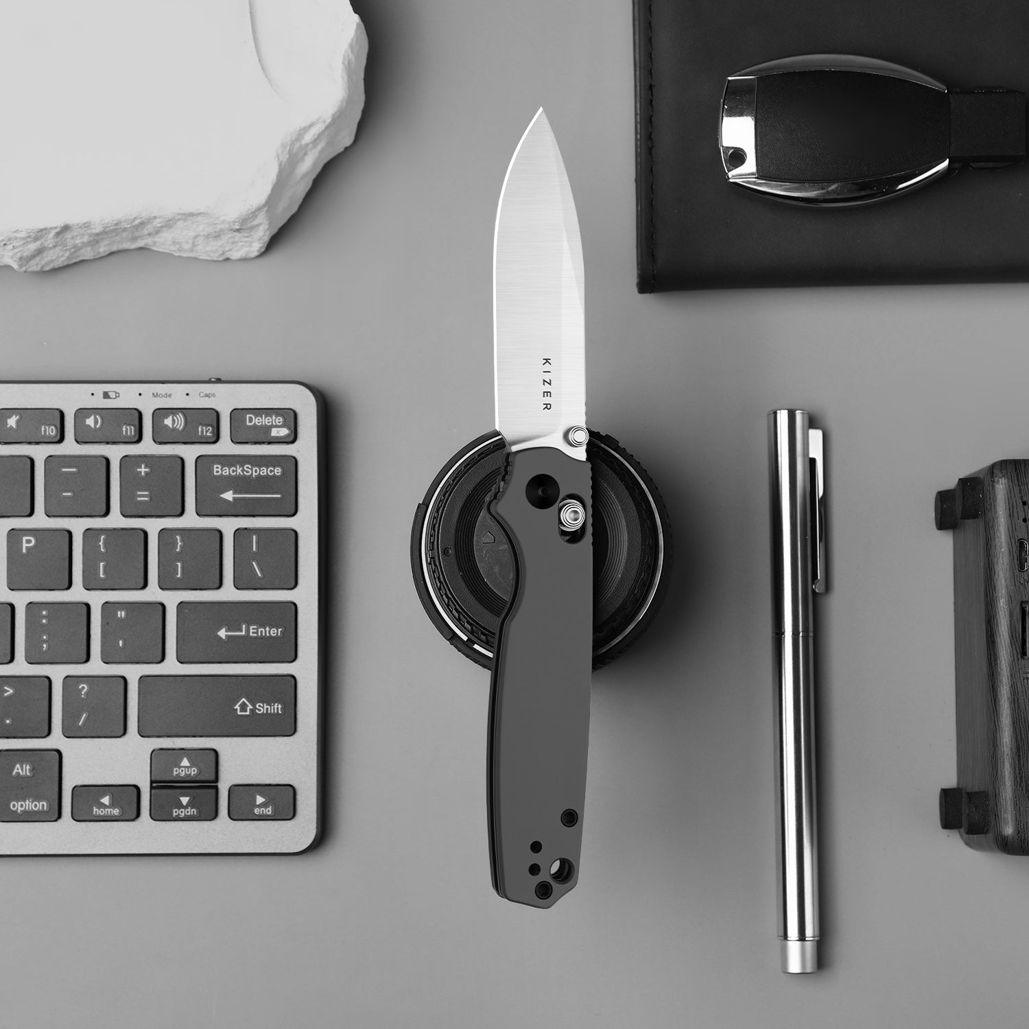 Pokiman CD | Kizer Clutch Lock™ | Drop Point | Four-Finger Full Grip | Aluminum | KizerV™ 3789A2