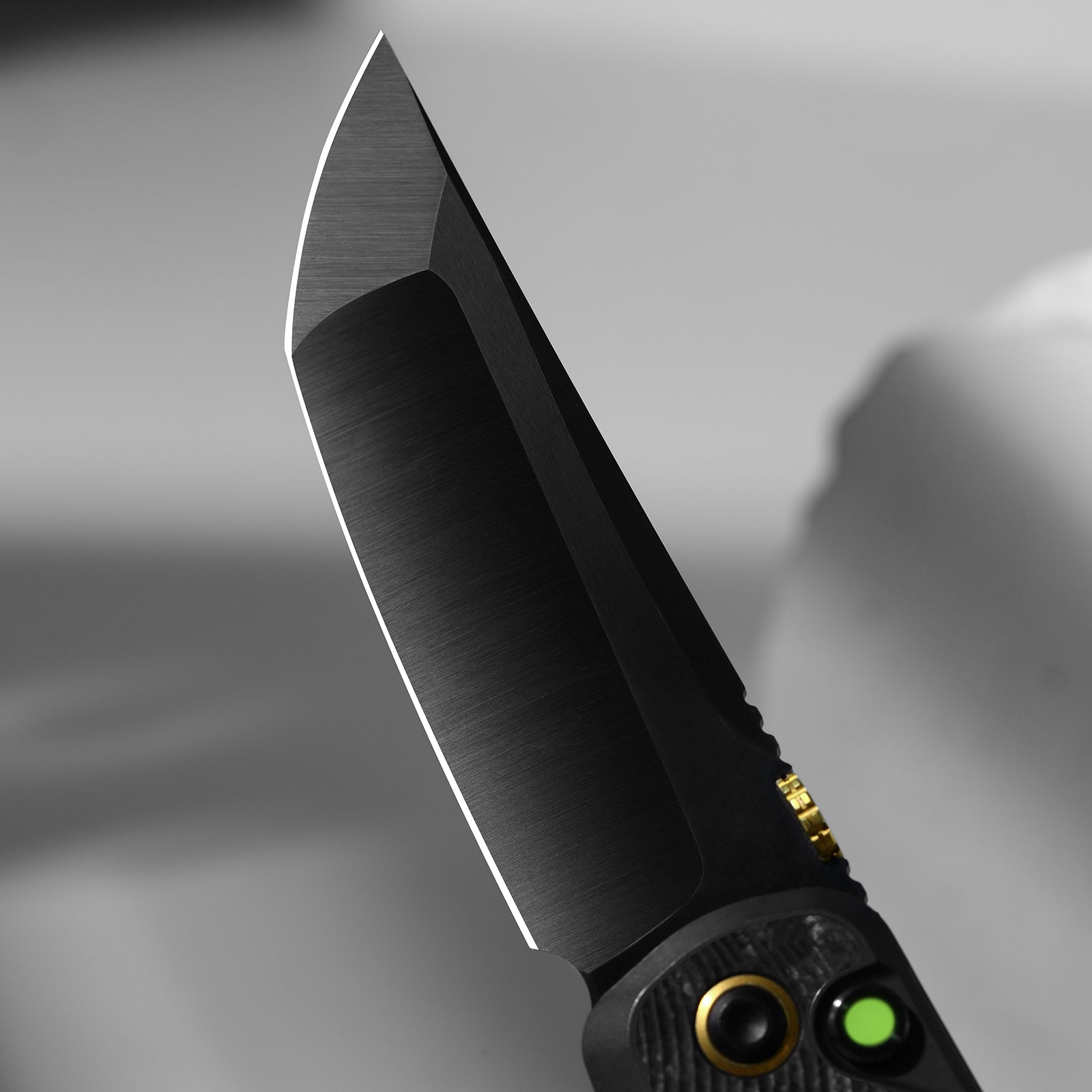 Mithril | KineticFit™ Button Lock | M390 + DLC Ultra + Hand-Brushed | Exquisite Light | KizerX®