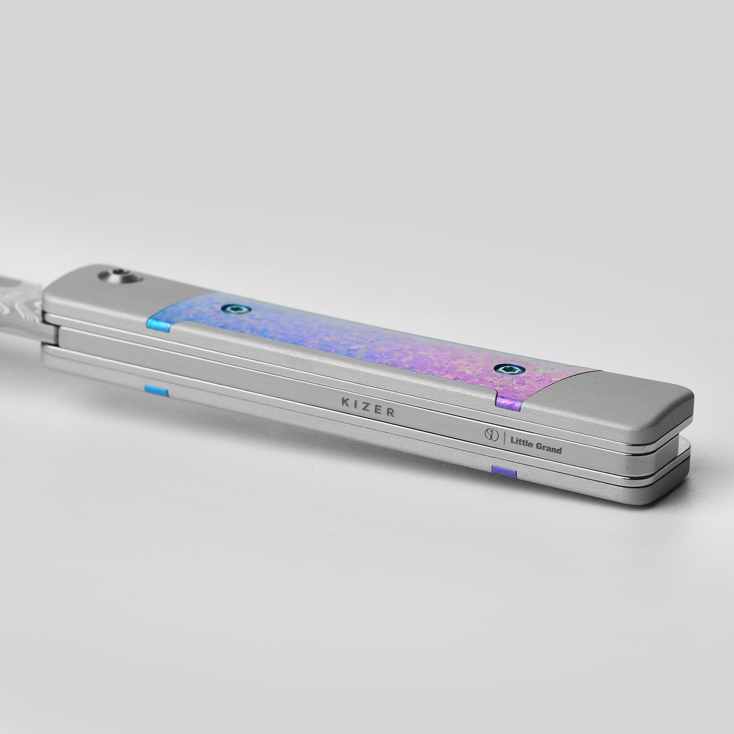 Little Grand | Damascus | Aluminum & Crystallized Titanium | KizerB™ 2670A4 | Limited