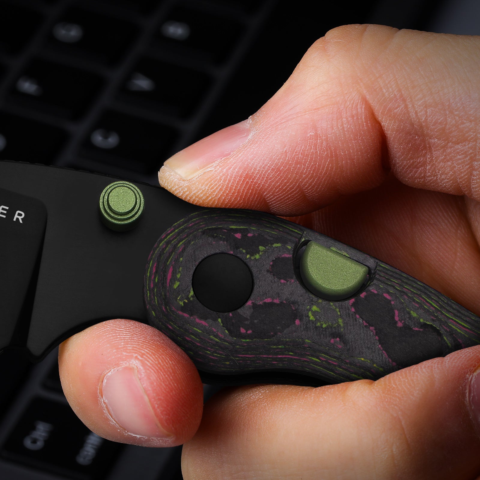 Microbe™ | 5Th Pocket Knife | Kizer Button Liner Lock™ | Camo Carbon Watermelon Sugar Handle | KizerB™ 2742A5