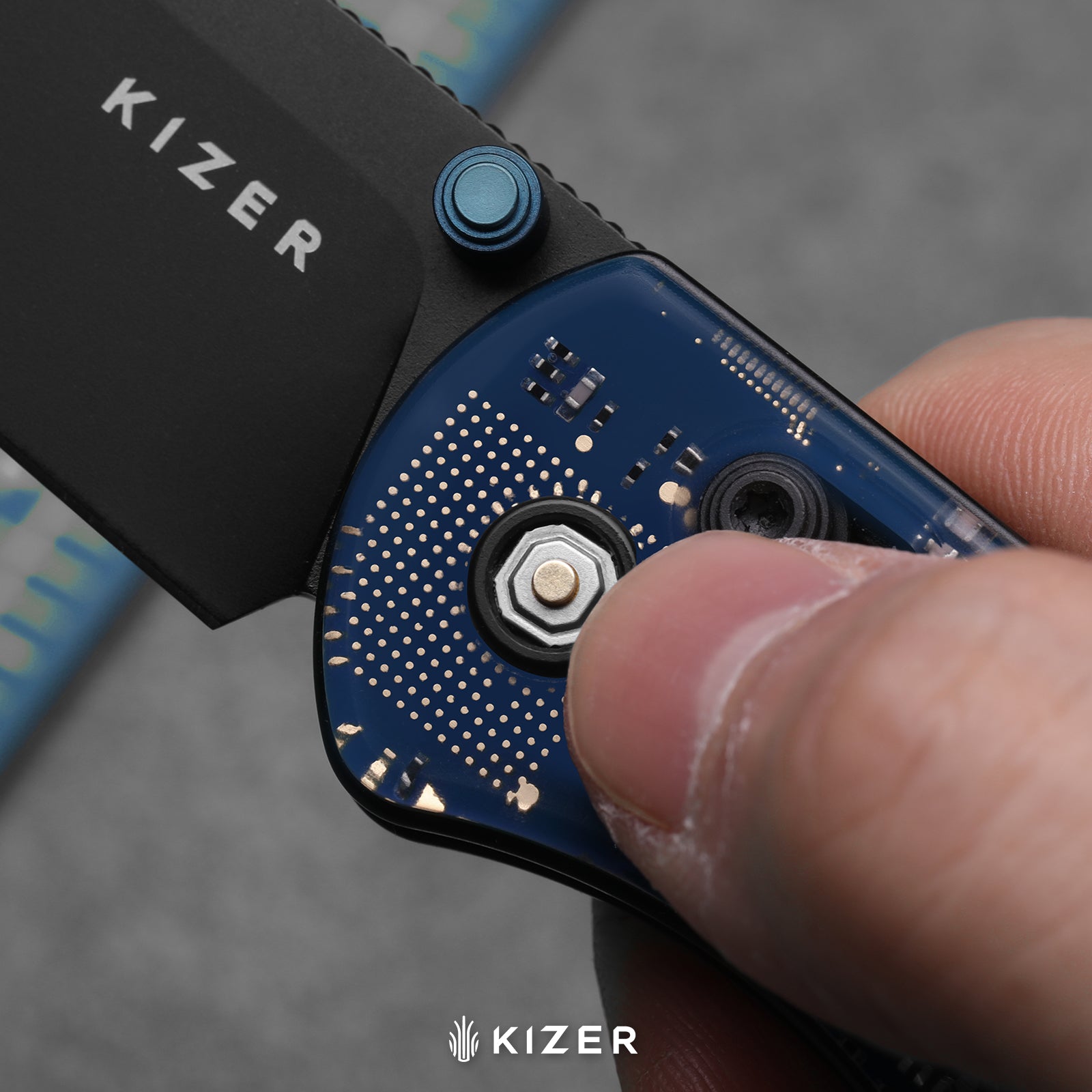 Drop Bear® PCB | Kizer Clutch Lock™ | 154CM | Resin & PCB | Black PVD Coating | KizerV™ 3619A22