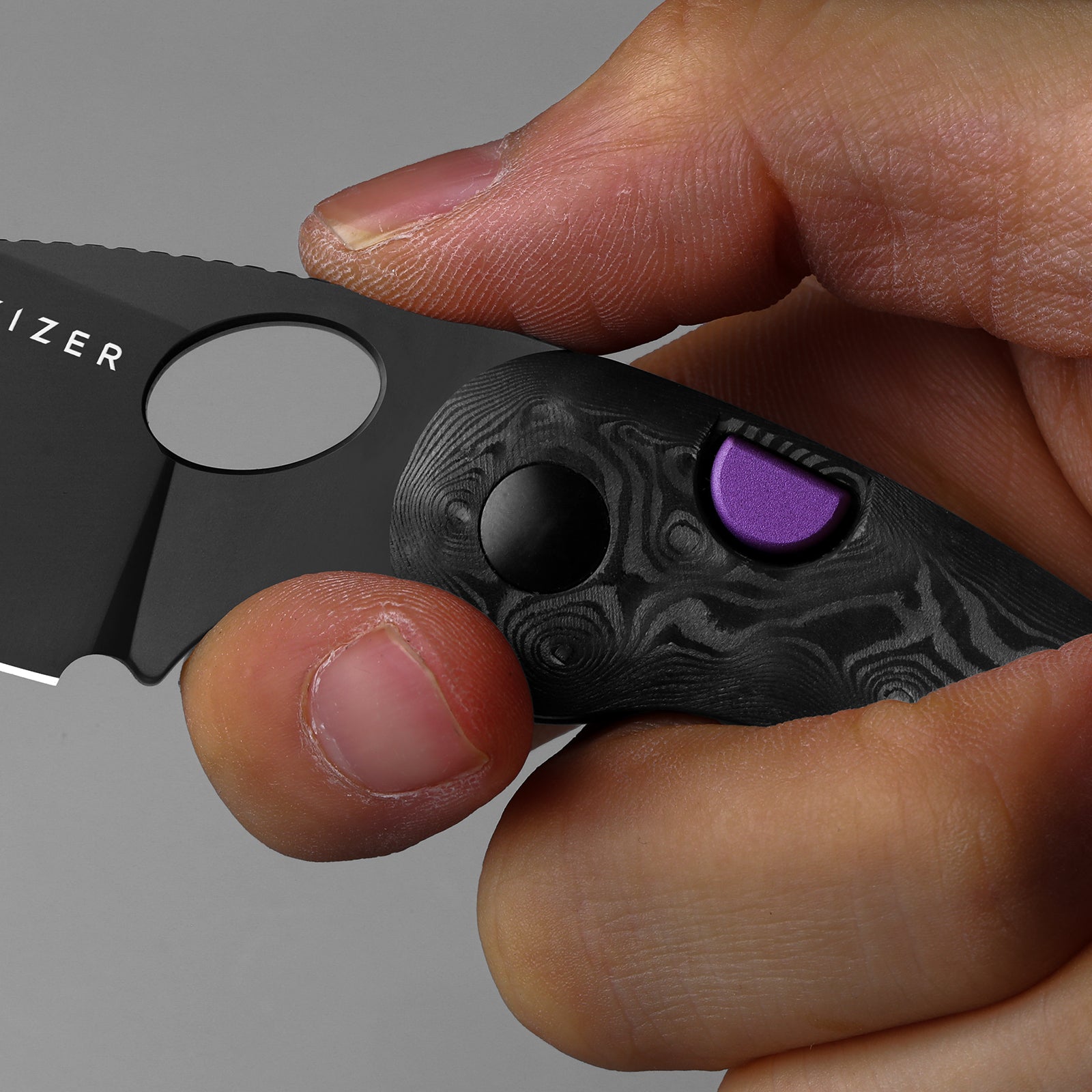 Microbe | 5Th Pocket Knife | Kizer Button Liner Lock™ | Fat Carbon Black Dune Handle | KizerB™ 2742A3