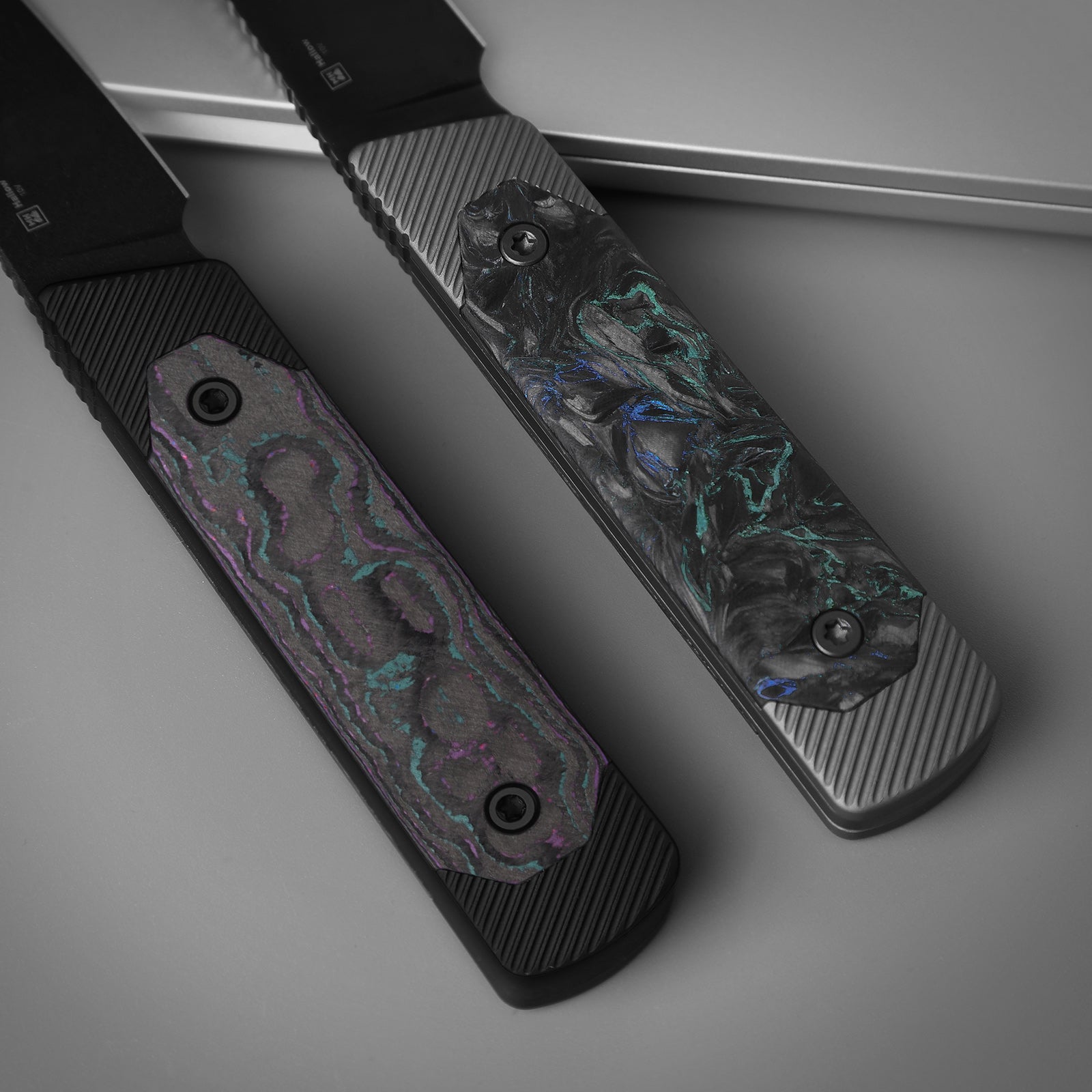 Hallow | Aluminium + Camo Carbon JAZZ  | CPM 10V | KizerB™ 1123A1