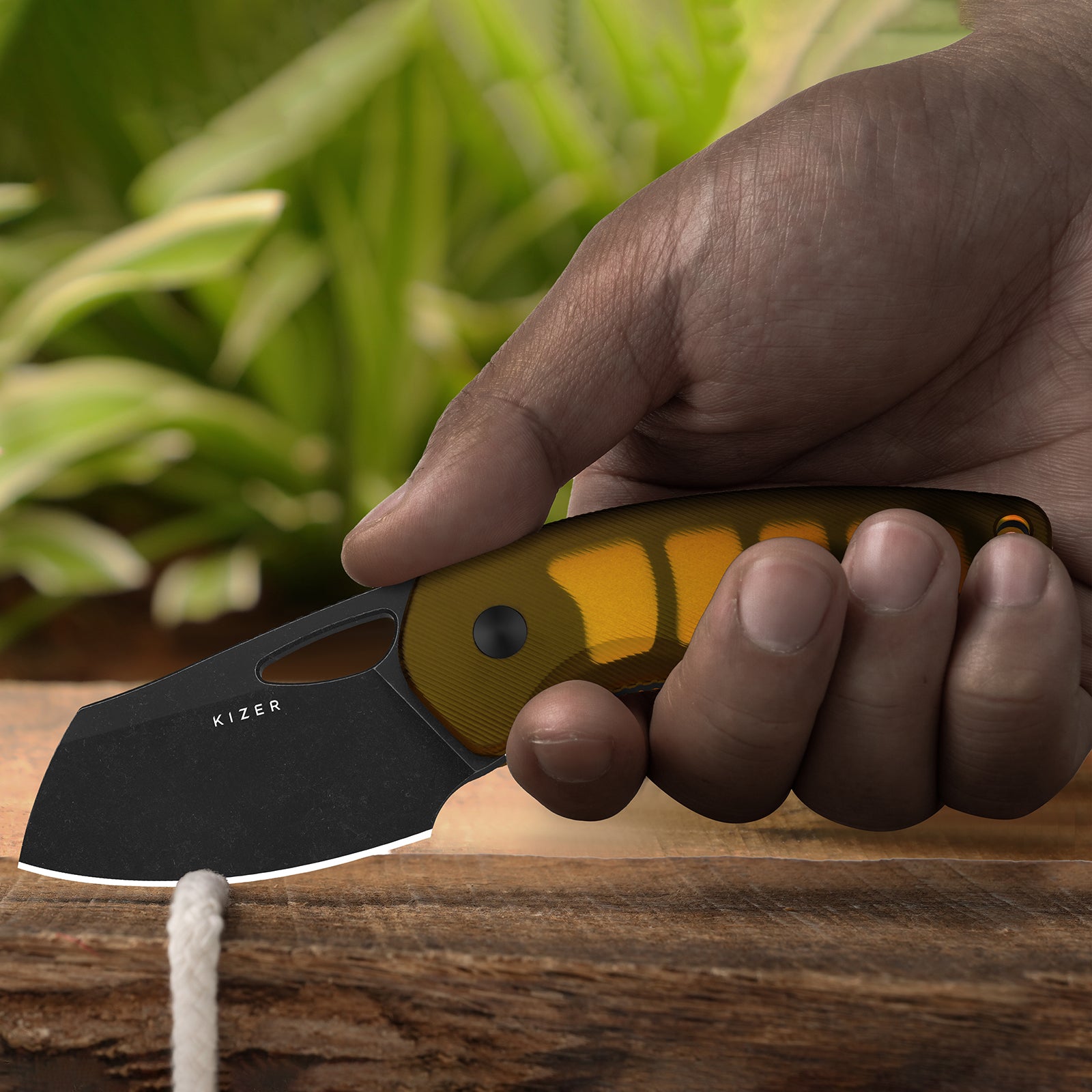 Hornet | Bee Belly Hollowed-out Handle | 14C28N | Fixed Blade | KizerV™ 1074A2