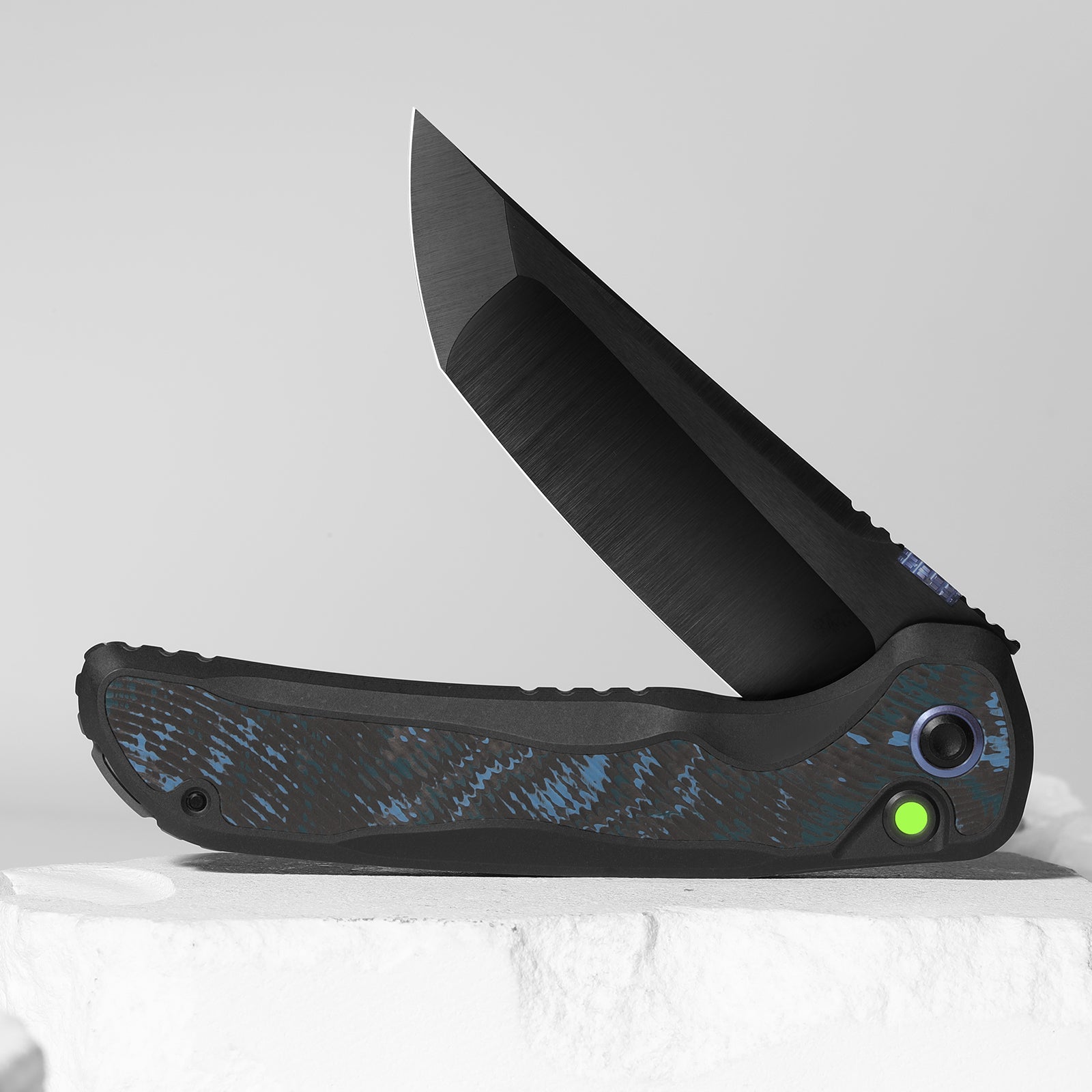 Mithril | KineticFit™ Button Lock | M390 + DLC Ultra + Hand-Brushed | Titanium (DLC Ultra) & Fat Carbon | Exquisite Light | KizerX® FK08A2