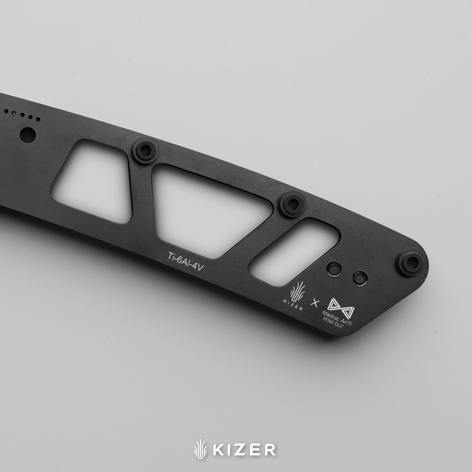 Madrac CL AirTi | Kizer Clutch Lock™ | M390 | Crystallized Titanium | Satin | KizerB™ 3693ACS2
